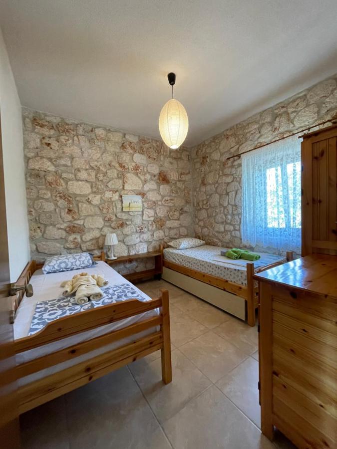 Helen's Stone House * Siviri