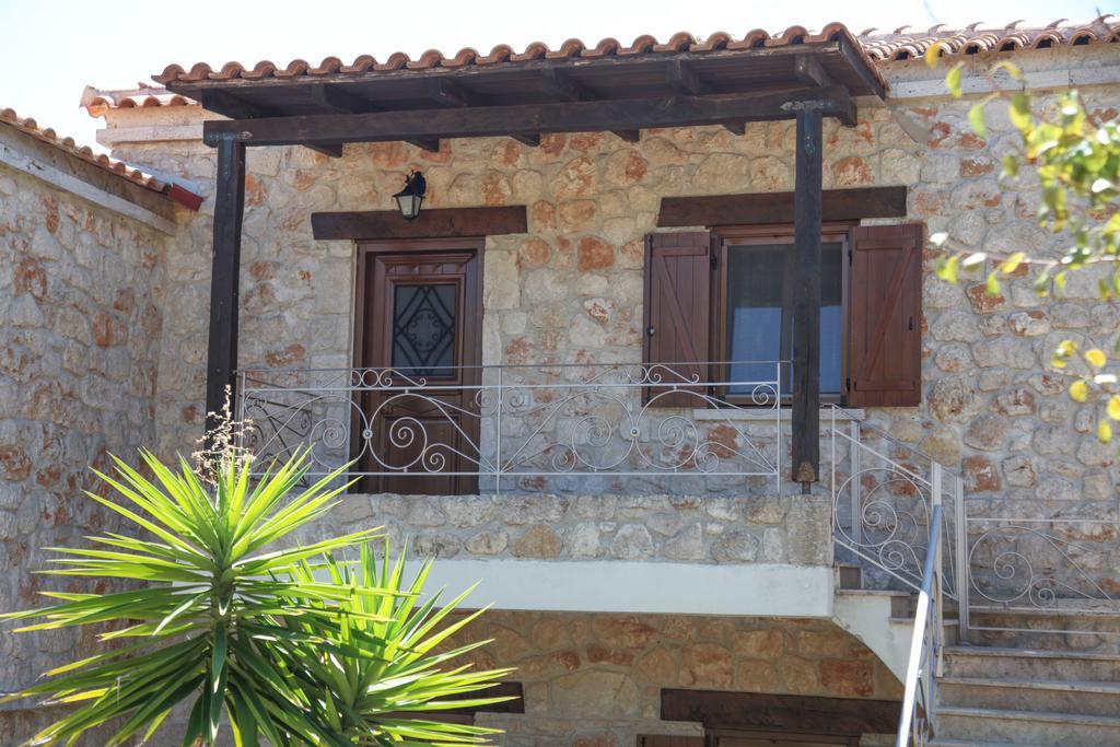 Helen's Stone House * Siviri